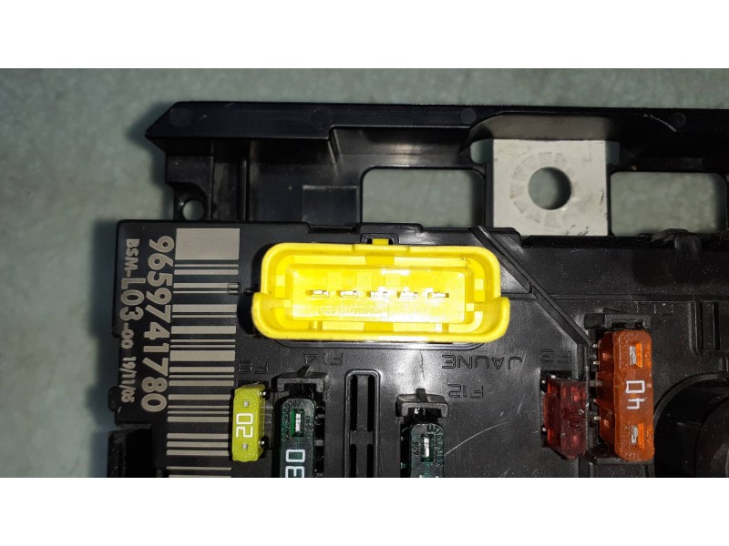 Recambio de caja reles / fusibles para citroen c2 furio referencia OEM IAM 9659741780 BSM L03 DELPHI