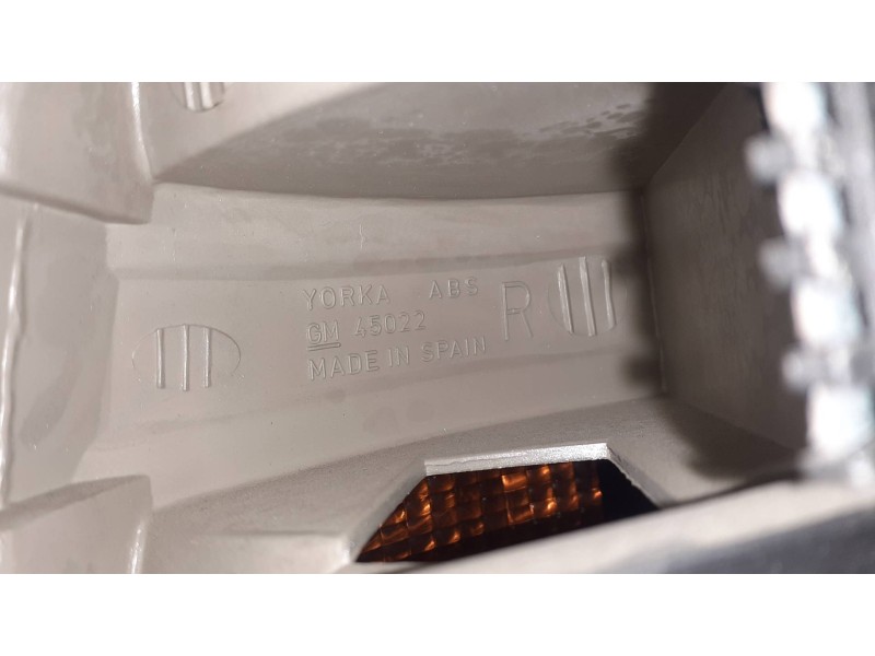 Recambio de piloto trasero derecho para opel corsa b eco referencia OEM IAM 45022  