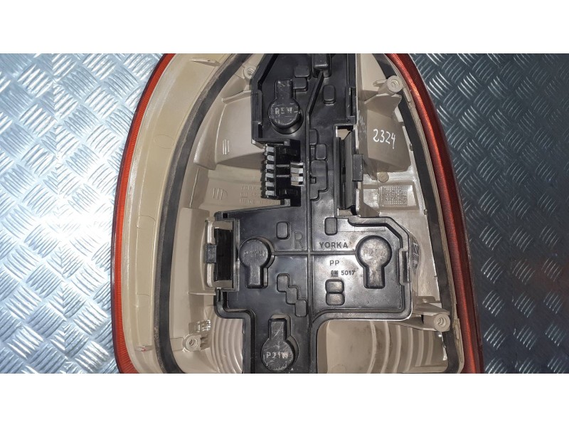 Recambio de piloto trasero derecho para opel corsa b eco referencia OEM IAM 45022  