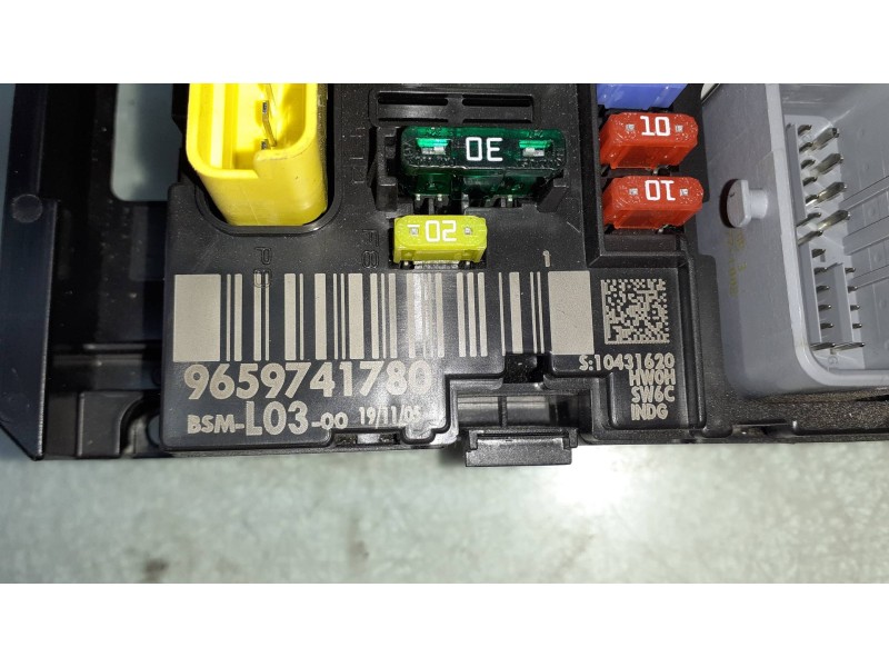 Recambio de caja reles / fusibles para citroen c2 furio referencia OEM IAM 9659741780 BSM L03 DELPHI