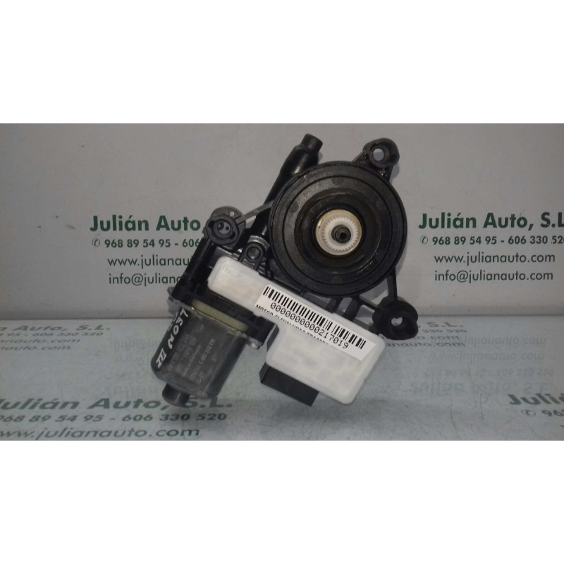 Recambio de motor elevalunas trasero derecho para seat leon (5f1) reference referencia OEM IAM 5Q0959812A 0130822724 BOSCH