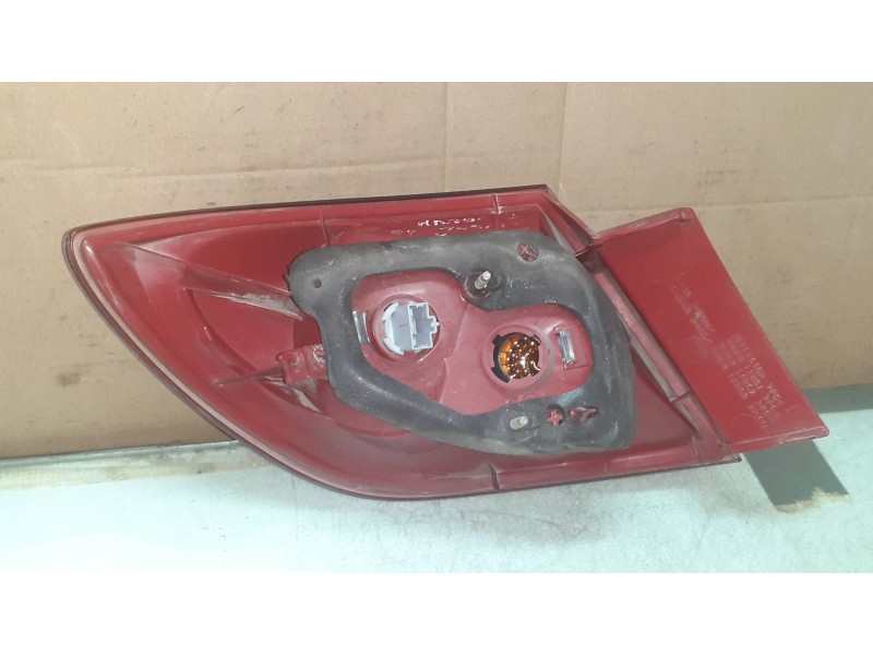 Recambio de piloto trasero derecho para mazda 3 berlina (bk) 1.6 vvt active referencia OEM IAM   