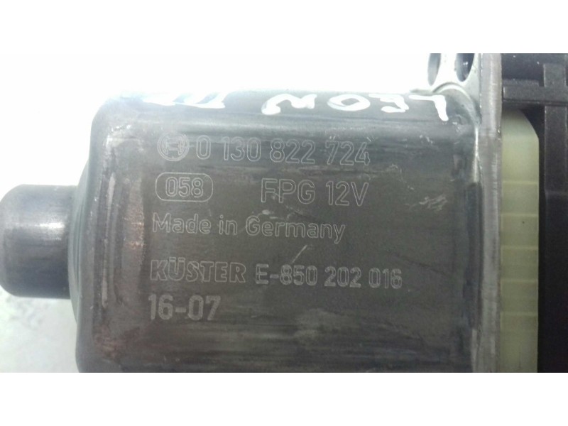 Recambio de motor elevalunas trasero derecho para seat leon (5f1) reference referencia OEM IAM 5Q0959812A 0130822724 BOSCH