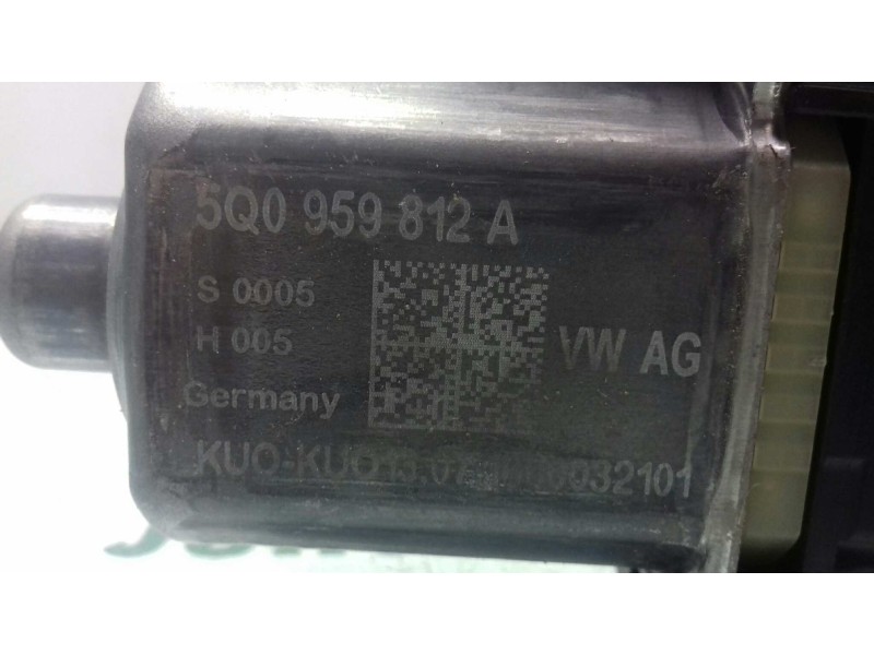 Recambio de motor elevalunas trasero derecho para seat leon (5f1) reference referencia OEM IAM 5Q0959812A 0130822724 BOSCH