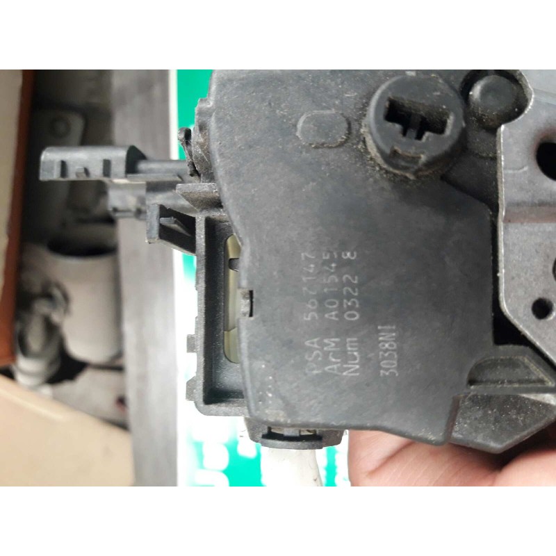 Recambio de cerradura puerta delantera derecha para peugeot 308 confort referencia OEM IAM 567147 A01545 03228