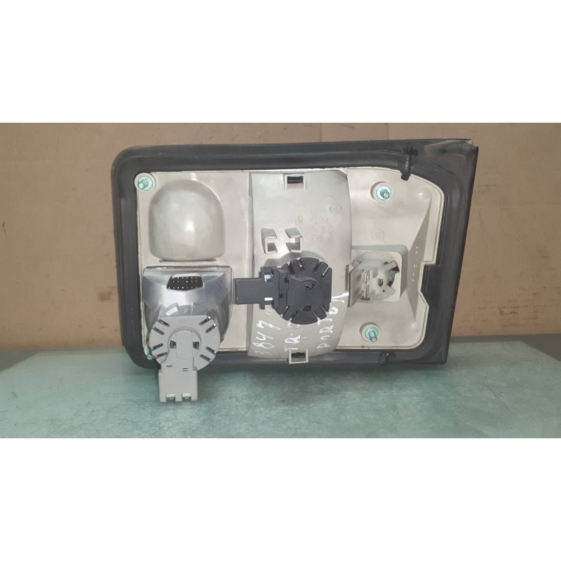 Recambio de piloto trasero derecho interior para audi a8 (d2) 3.3 tdi quattro referencia OEM IAM 4D0945093  