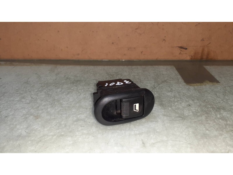 Recambio de mando elevalunas delantero derecho para citroen c2 furio referencia OEM IAM 30054 PA66GF15 96605364XT