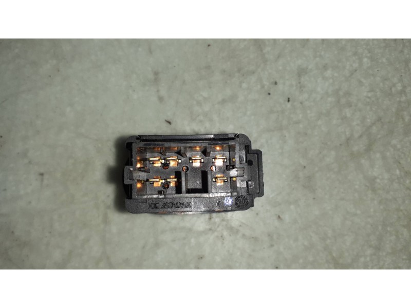 Recambio de mando elevalunas delantero derecho para citroen c2 furio referencia OEM IAM 30054 PA66GF15 96605364XT