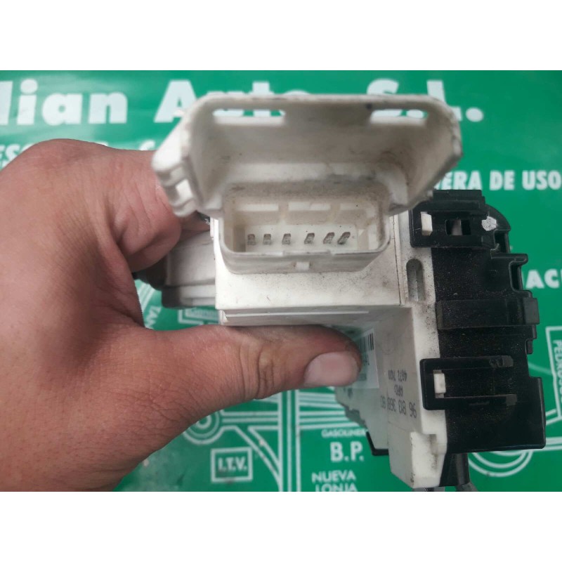 Recambio de cerradura puerta trasera derecha para citroen c4 berlina exclusive referencia OEM IAM 9681336880 40727120 