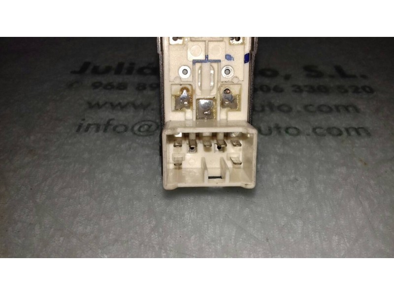 Recambio de mando elevalunas delantero derecho para hyundai accent (lc) gls referencia OEM IAM 621W04620  
