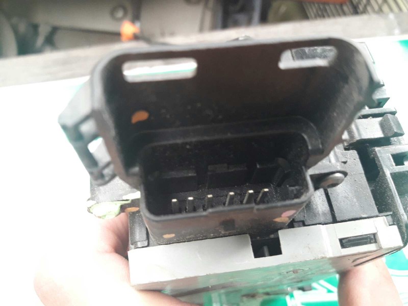 Recambio de cerradura puerta trasera izquierda para citroen c4 grand picasso exclusive referencia OEM IAM 24090816 6 PINES NEGRO