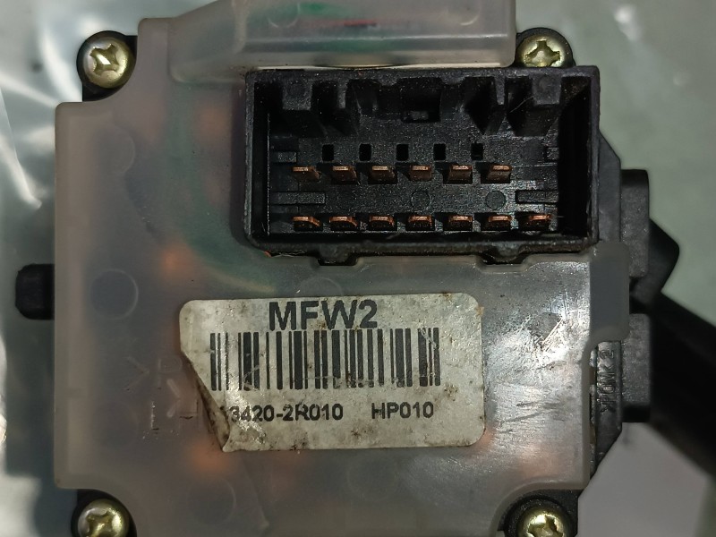 Recambio de mando limpia para hyundai i30 comfort referencia OEM IAM 934202R010  CONECTOR 6+ 7 PINES