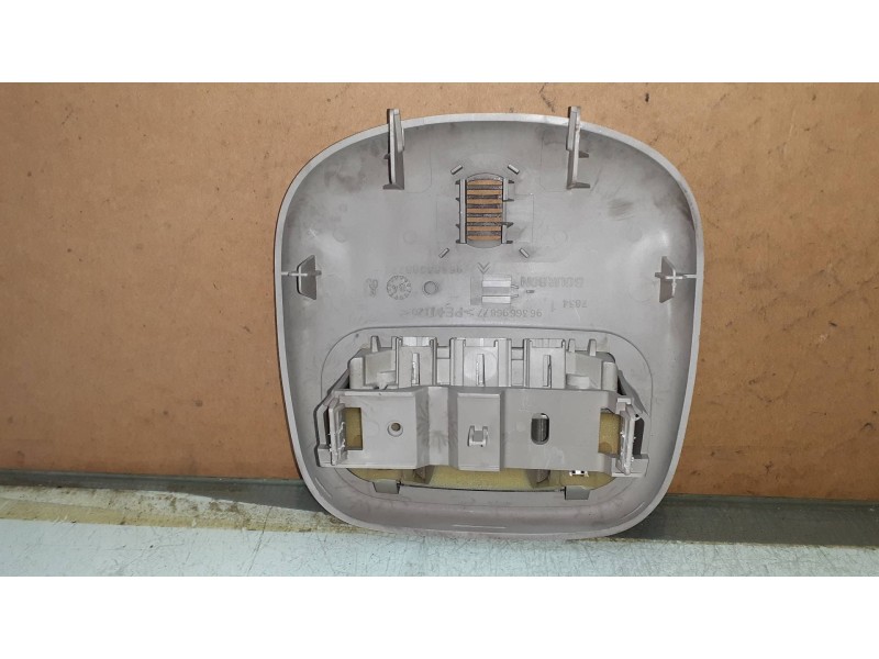 Recambio de luz interior para citroen c5 berlina 2.0 hdi sx referencia OEM IAM 9636696877 9648338577 