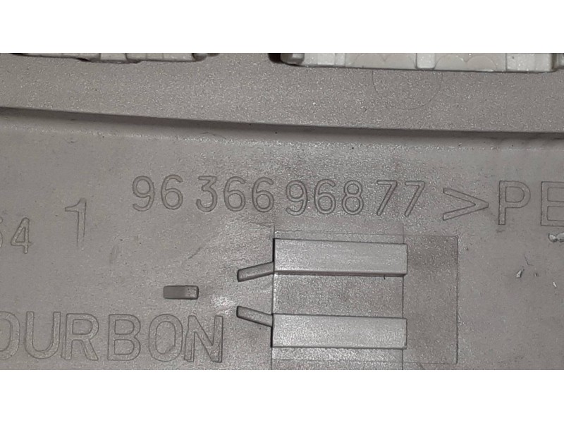 Recambio de luz interior para citroen c5 berlina 2.0 hdi sx referencia OEM IAM 9636696877 9648338577 