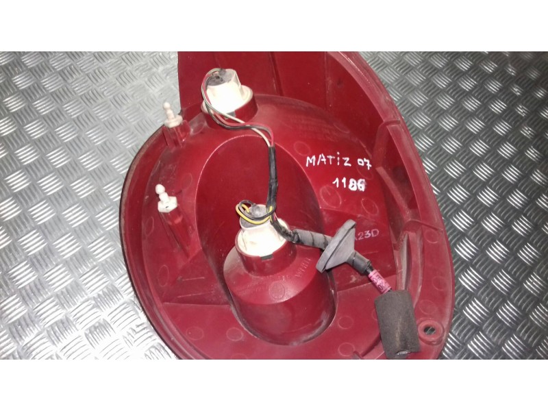 Recambio de piloto trasero derecho para chevrolet matiz s referencia OEM IAM 300412R  