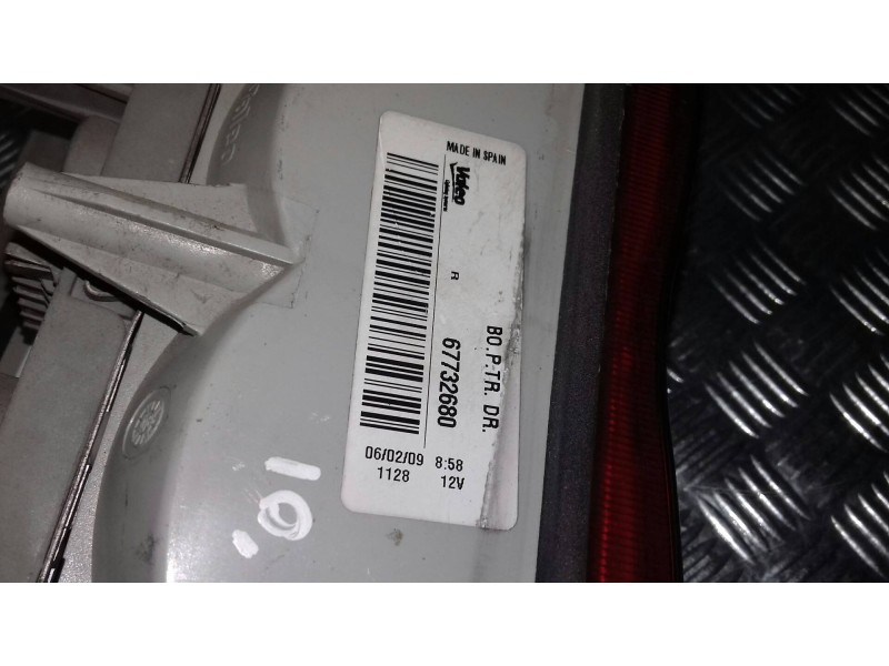 Recambio de piloto trasero derecho para opel combo (corsa b) cargo referencia OEM IAM 67732680  