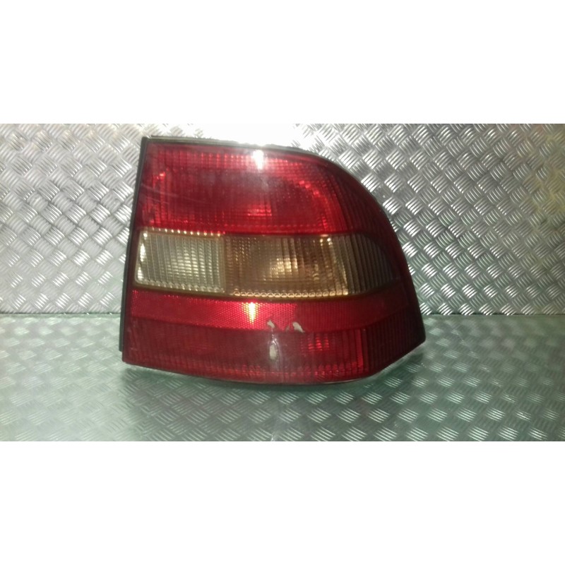 Recambio de piloto trasero derecho para opel vectra b berlina básico referencia OEM IAM 37360751 37366383 90568052