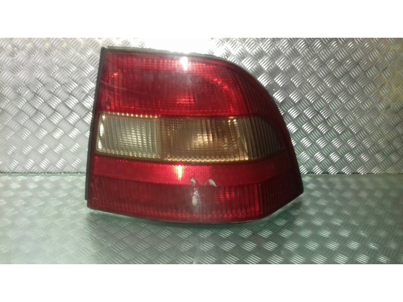 Recambio de piloto trasero derecho para opel vectra b berlina básico referencia OEM IAM 37360751 37366383 90568052