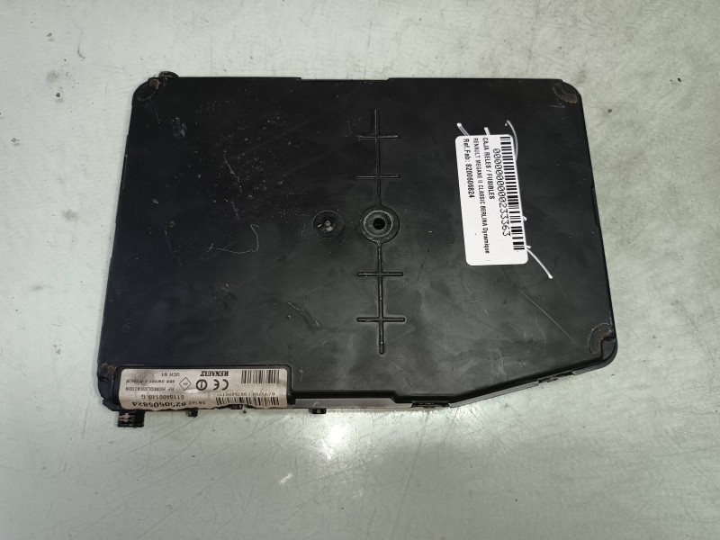 Recambio de caja reles / fusibles para renault megane ii classic berlina dynamique referencia OEM IAM 8200606824 S118400140G SIE