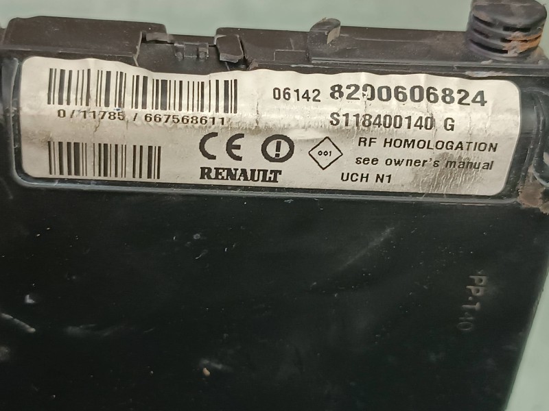 Recambio de caja reles / fusibles para renault megane ii classic berlina dynamique referencia OEM IAM 8200606824 S118400140G SIE
