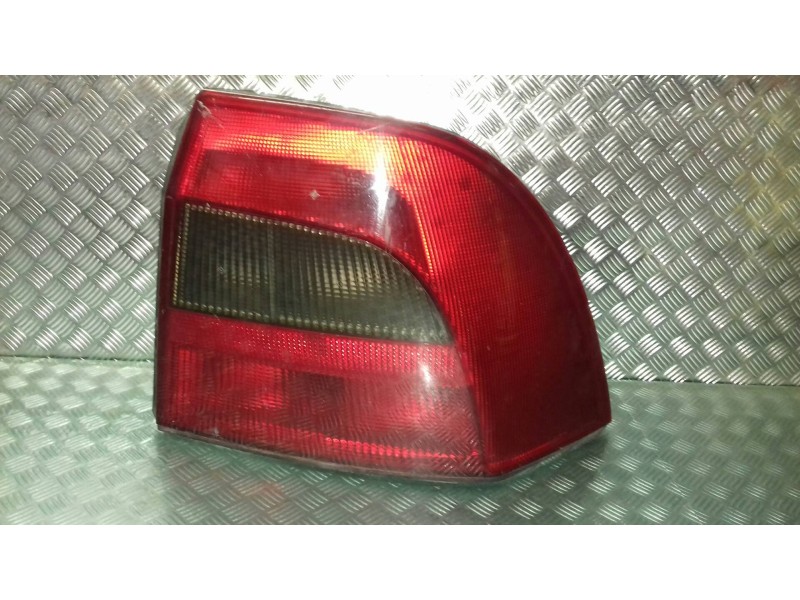 Recambio de piloto trasero derecho para opel vectra b berlina básico (1999) referencia OEM IAM 62145  