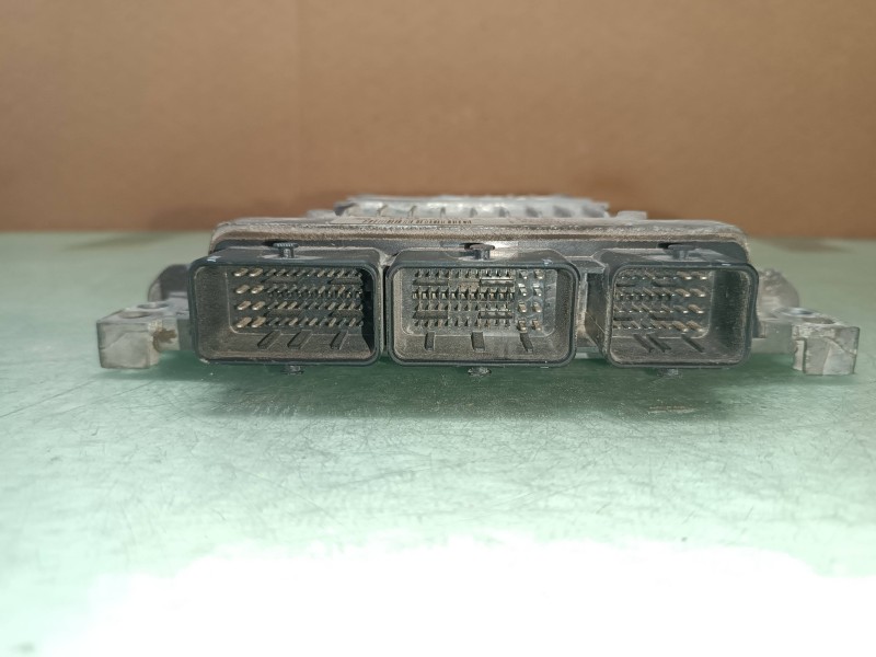 Recambio de centralita motor uce para renault megane ii classic berlina dynamique referencia OEM IAM 8200565863 8200592611 S1223