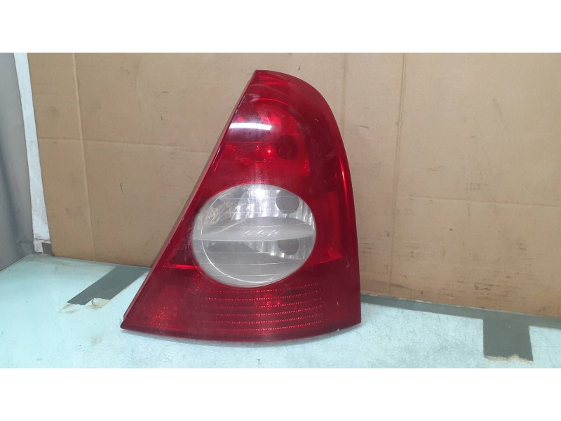 Recambio de piloto trasero derecho para renault clio ii fase ii (b/cb0) campus referencia OEM IAM 8200071414  89023923