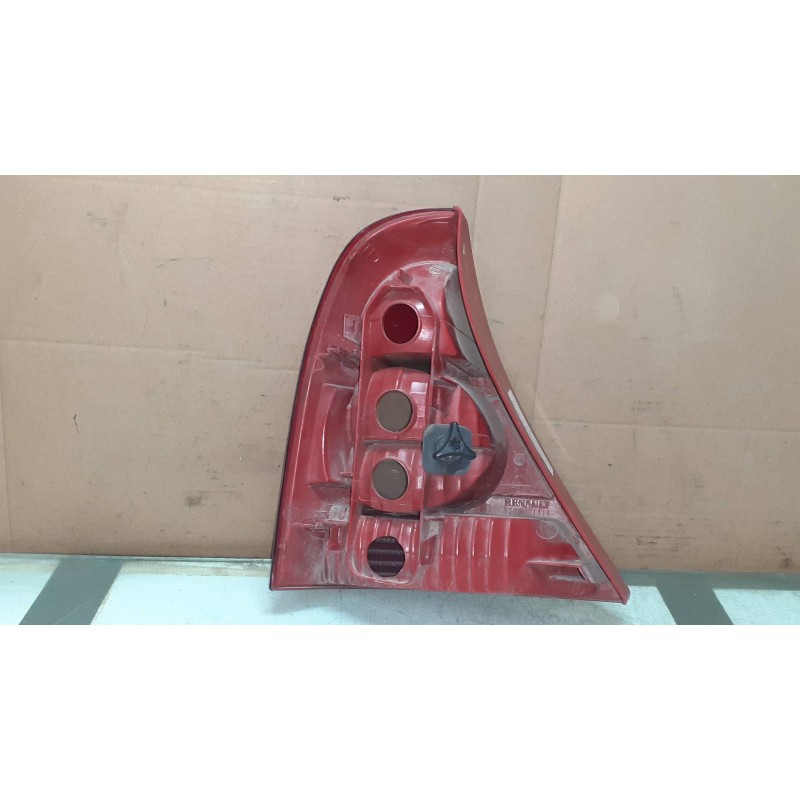 Recambio de piloto trasero derecho para renault clio ii fase ii (b/cb0) campus referencia OEM IAM 8200071414  89023923