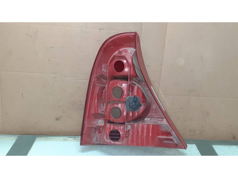 Recambio de piloto trasero derecho para renault clio ii fase ii (b/cb0) campus referencia OEM IAM 8200071414  89023923