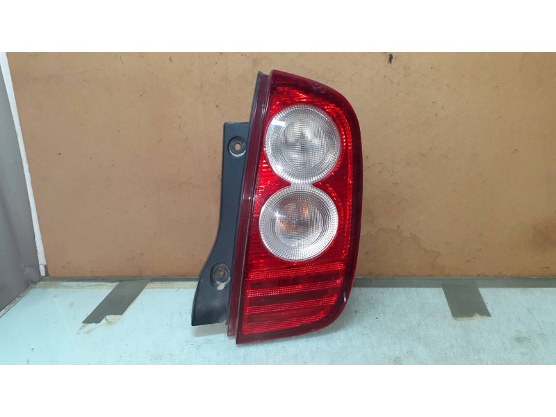 Recambio de piloto trasero derecho para nissan micra (k12e) acenta referencia OEM IAM   