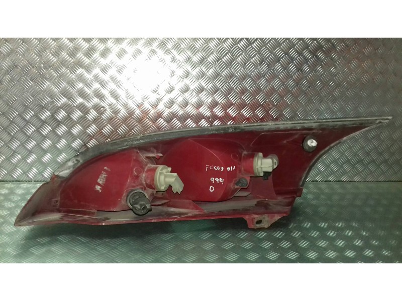 Recambio de piloto trasero derecho para ford focus berlina (cak) trend referencia OEM IAM 1M5113404  