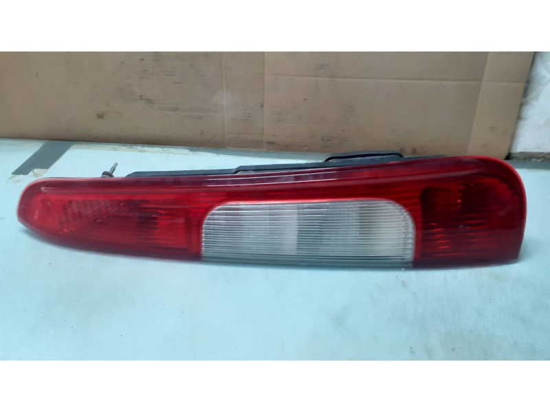 Recambio de piloto trasero derecho para ford focus c-max (cap) ambiente (d) referencia OEM IAM   