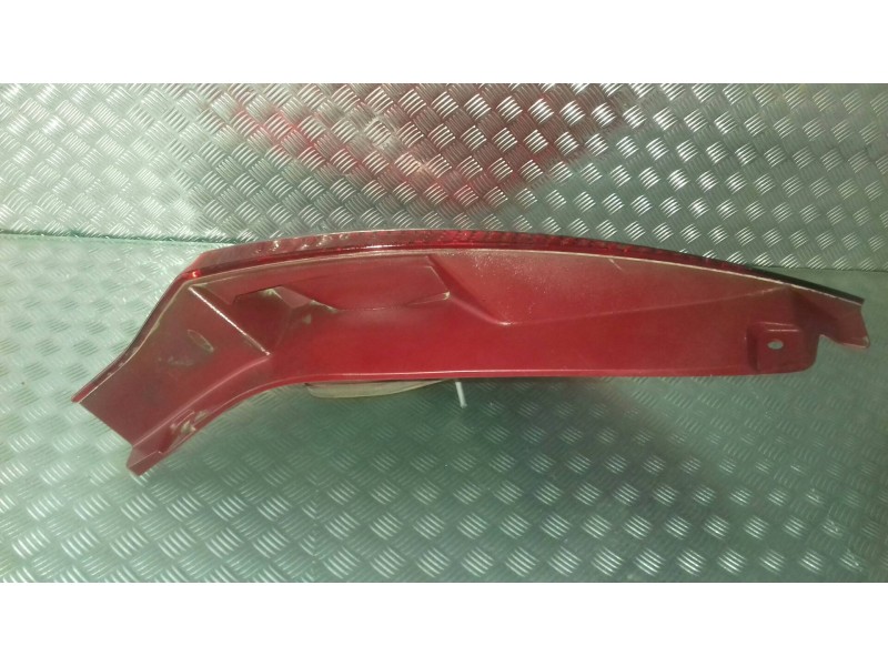 Recambio de piloto trasero izquierdo para ford fiesta (cb1) ghia referencia OEM IAM 8A6113405A  