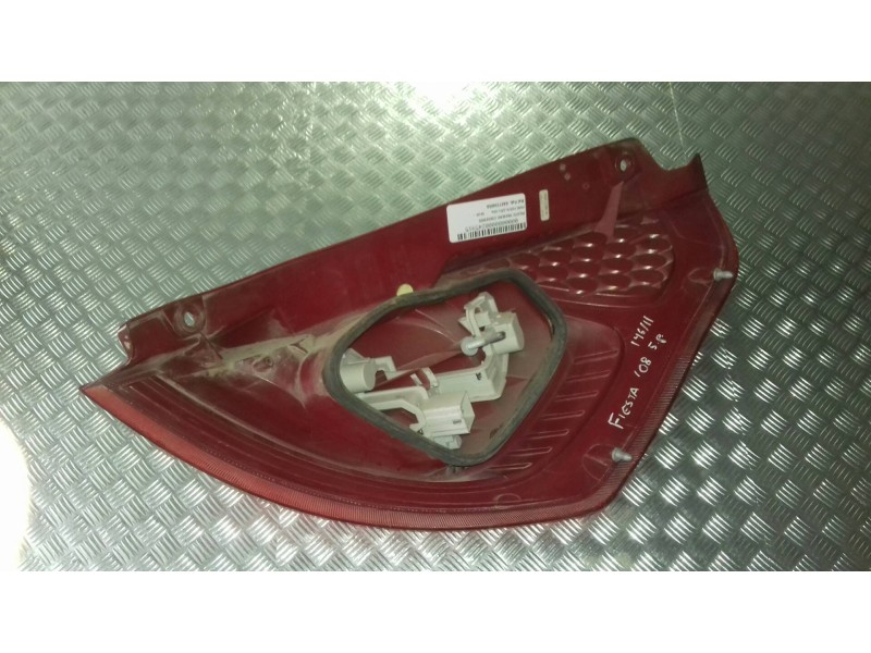 Recambio de piloto trasero izquierdo para ford fiesta (cb1) ghia referencia OEM IAM 8A6113405A  