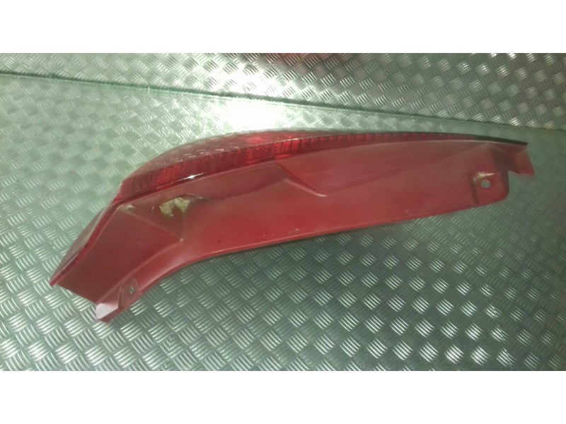 Recambio de piloto trasero izquierdo para ford fiesta (cb1) trend referencia OEM IAM 8A6113405A  