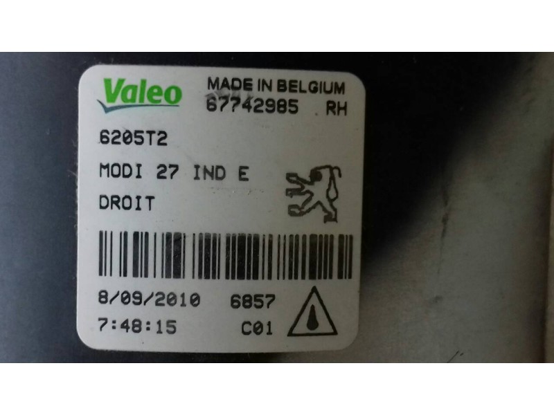 Recambio de faro antiniebla derecho para peugeot 206 berlina xs referencia OEM IAM 67742985 VALEO 2 PINES
