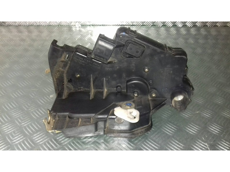 Recambio de cerradura puerta delantera izquierda para bmw serie 3 berlina (e46) 320i referencia OEM IAM FTL241  
