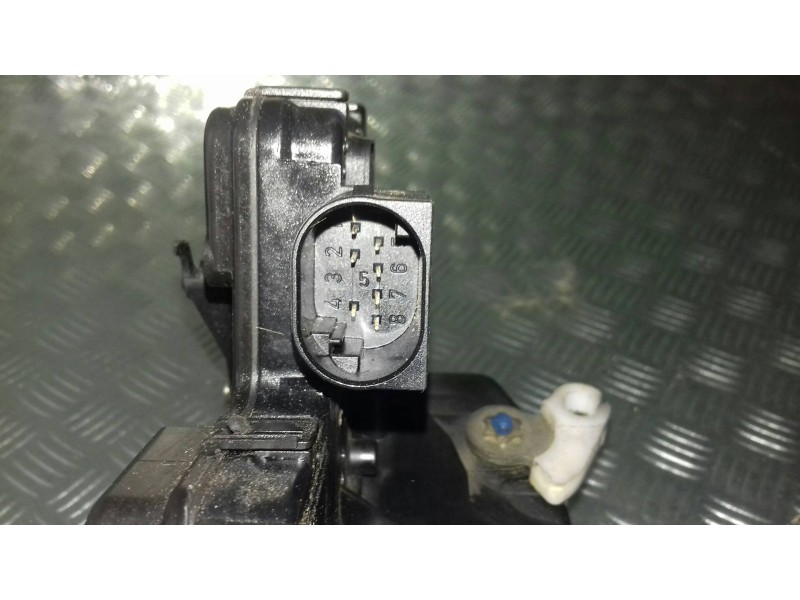 Recambio de cerradura puerta delantera izquierda para bmw serie 3 berlina (e46) 320i referencia OEM IAM FTL241  