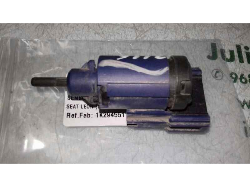 Recambio de sensor para seat leon (1m1) stella referencia OEM IAM 1J0927189E 2 PINES PEDAL EMBRAGUE