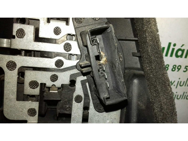 Recambio de portalamparas para bmw serie 3 berlina (e46) 320d referencia OEM IAM 230041L  TRASERO IZQUIERDO