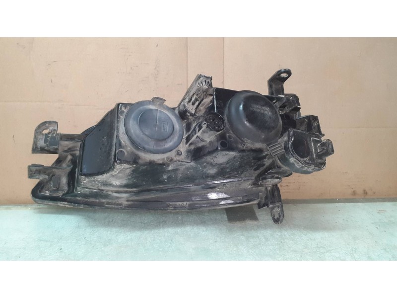 Recambio de faro derecho para opel vectra b berlina básico (1999) referencia OEM IAM 54532888  VALEO