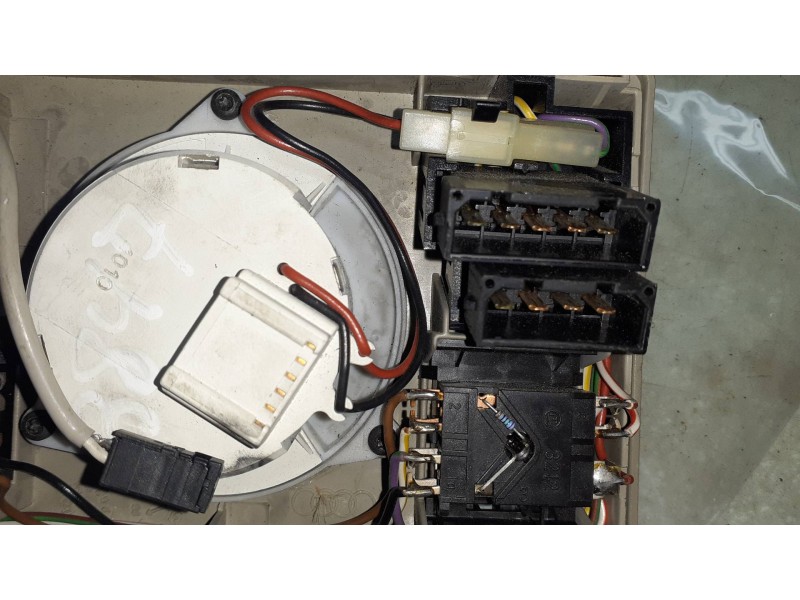 Recambio de luz interior para audi a8 (d2) 3.3 tdi quattro referencia OEM IAM 4B0959613A 4B0959613 