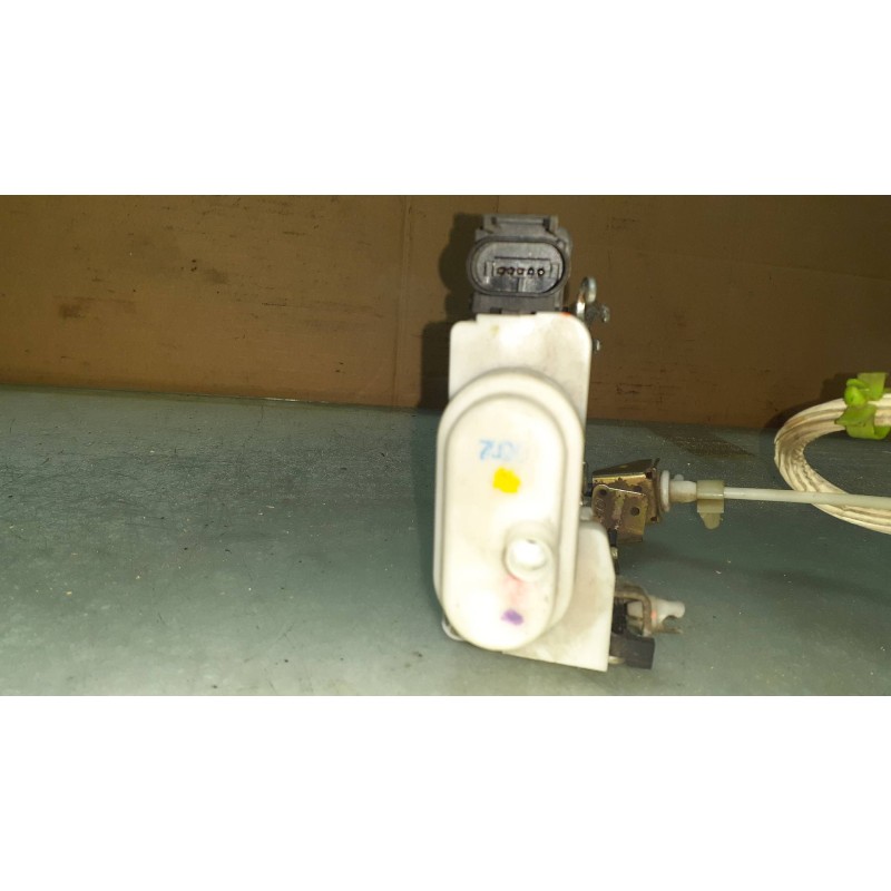 Recambio de cerradura puerta delantera izquierda para audi a8 (d2) 3.3 tdi quattro referencia OEM IAM 8D1837015F  ELECTRICA