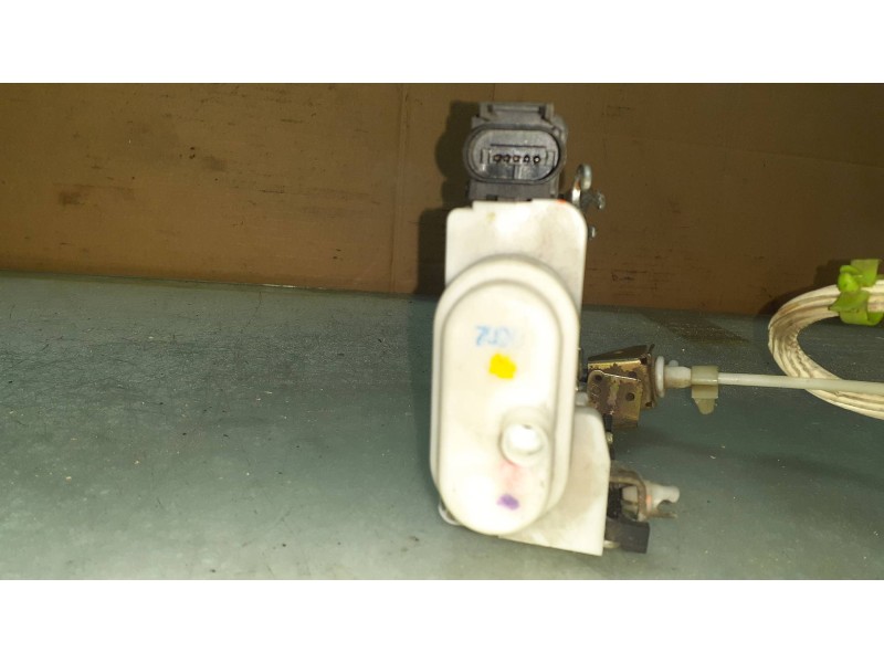 Recambio de cerradura puerta delantera izquierda para audi a8 (d2) 3.3 tdi quattro referencia OEM IAM 8D1837015F  ELECTRICA