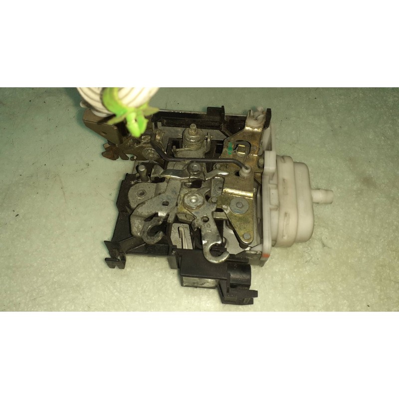 Recambio de cerradura puerta delantera izquierda para audi a8 (d2) 3.3 tdi quattro referencia OEM IAM 8D1837015F  ELECTRICA