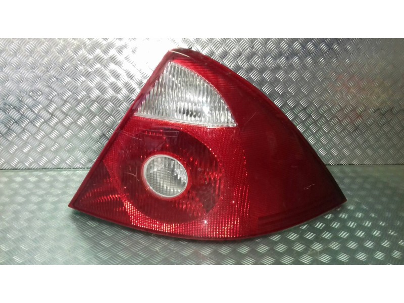 Recambio de piloto trasero derecho para ford mondeo berlina (ge) ambiente referencia OEM IAM 1S7113404A  3S7113404A