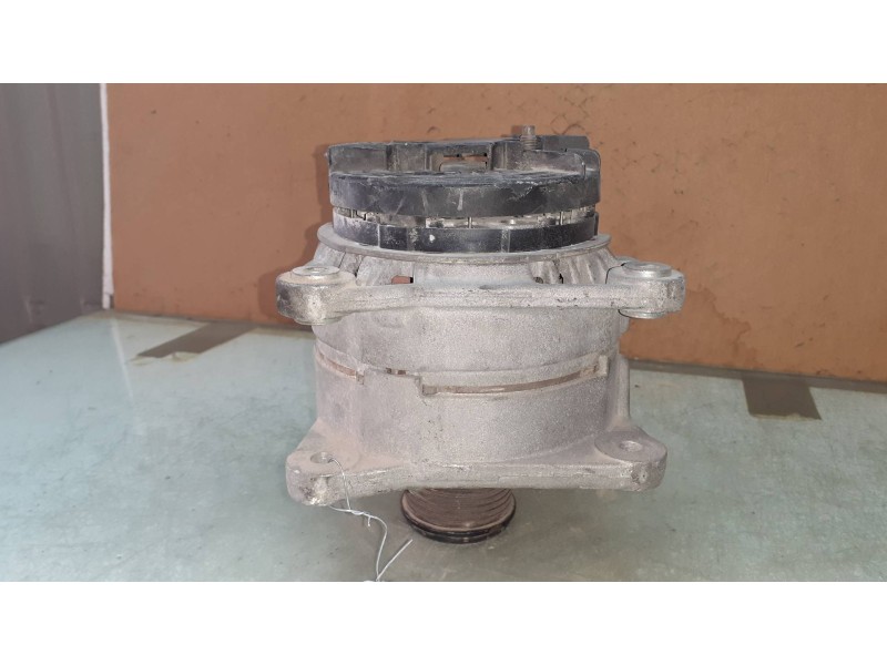 Recambio de alternador para renault clio iii exception 2 referencia OEM IAM 7711368380 BOSCH 