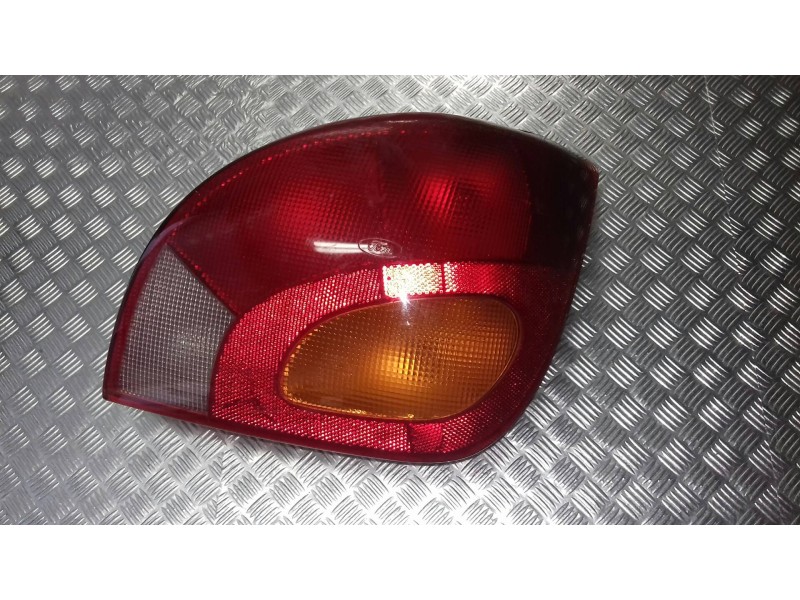 Recambio de piloto trasero derecho para ford fiesta berlina básico referencia OEM IAM 96FG13N004AA  96FG13N004