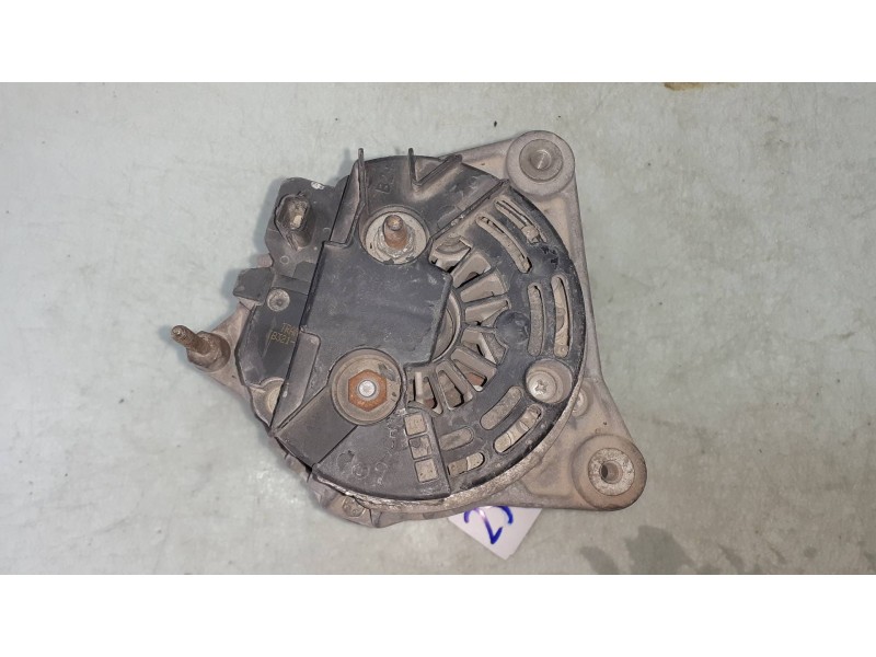 Recambio de alternador para renault clio iii exception 2 referencia OEM IAM 7711368380 BOSCH 