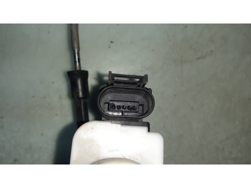 Recambio de cerradura puerta delantera derecha para audi a8 (d2) 3.3 tdi quattro referencia OEM IAM 4D1837016D  ELECTRICA